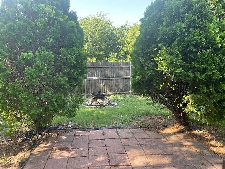 820 Eagle Dr — Photo 12