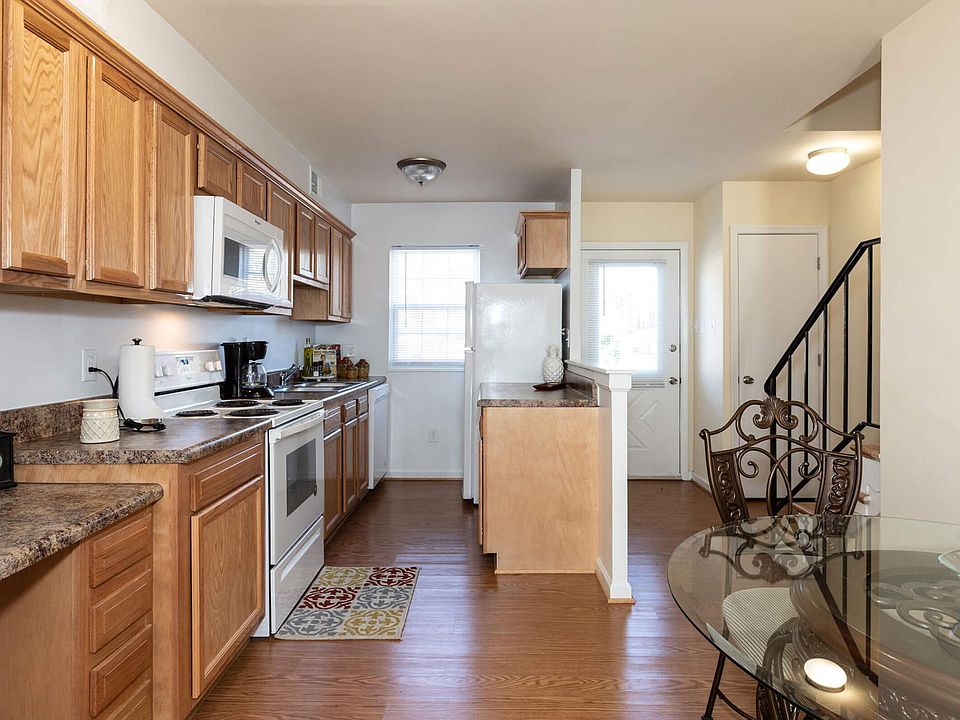 1st image of 11054 Warwick Blvd #2B-1Ba-973Sqft