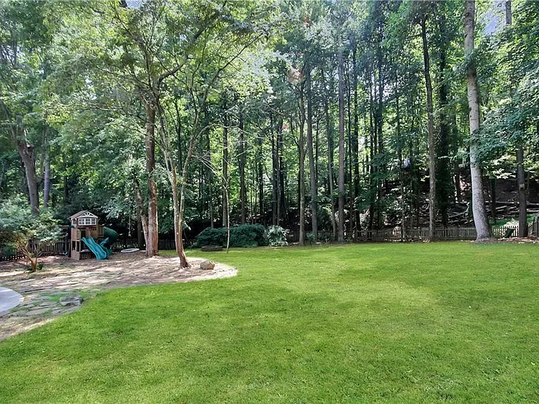 455 Persimmon Ln — Photo 2