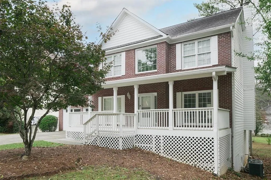 5 bed, 3.5 bath, 2017 sqft, $3,700 — Photo 2