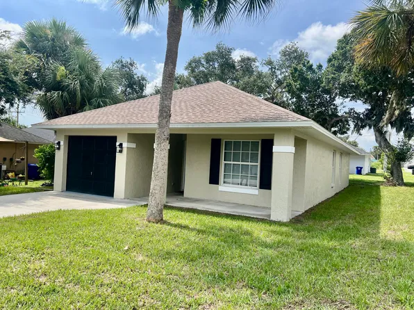 225 12th St SW, Vero Beach, FL 32962