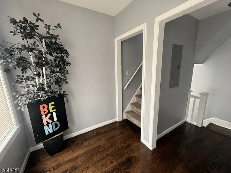 208 Laurel Ave — Photo 17