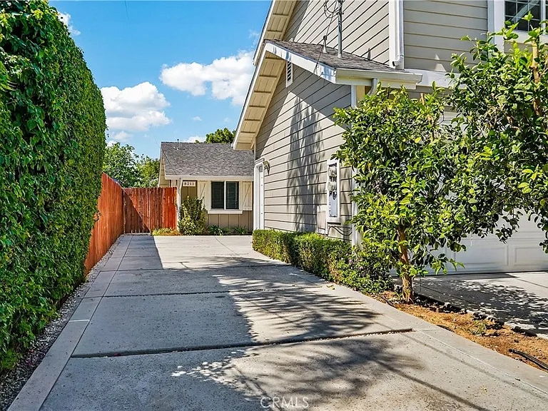 8211 Quartz Ave — Photo 31