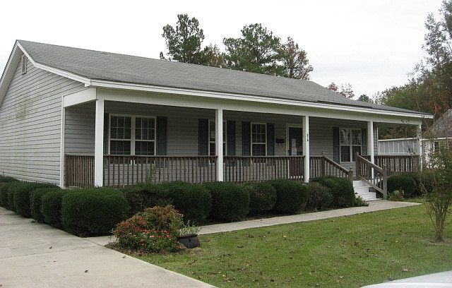 2nd image of 514 NE Railroad St