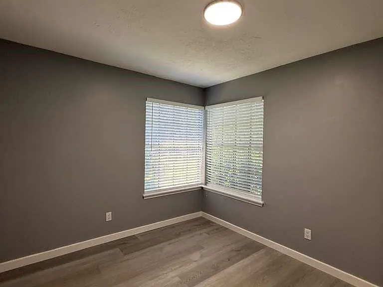 1019 Western Springs Dr — Photo 8