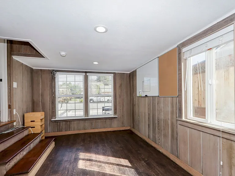 88 Southgate St — Photo 32