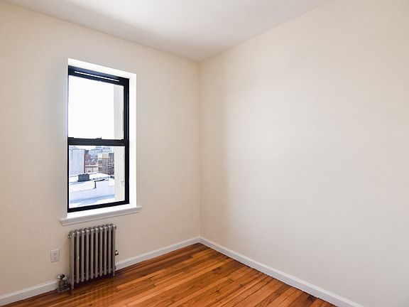 5th image of 680 Manhattan Ave APT 19