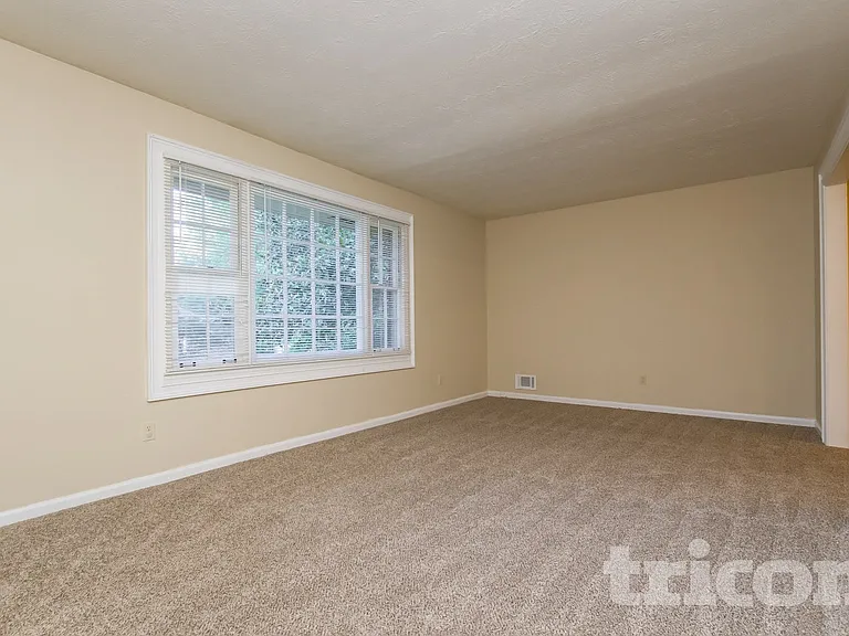 1464 Yorkton Ct — Photo 9
