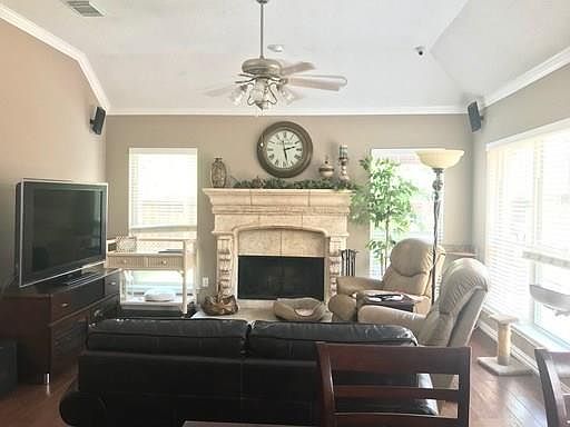 2nd image of 395 Arbor Ln