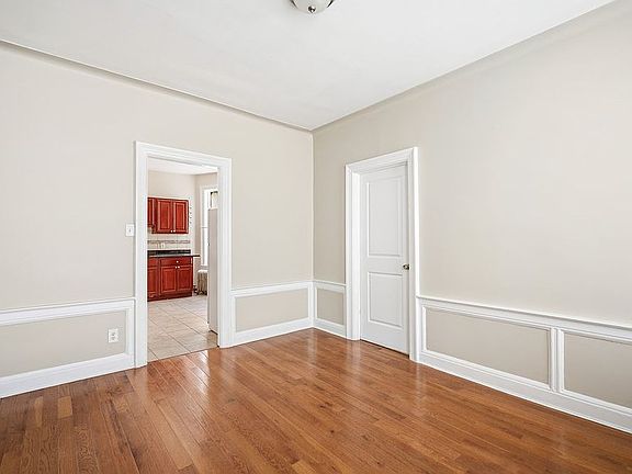 5th image of 596 Wyona St #6