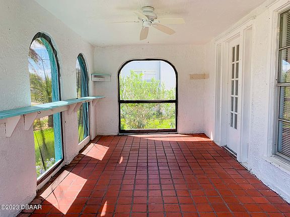 5th image of 411 N Oleander Ave APT 1