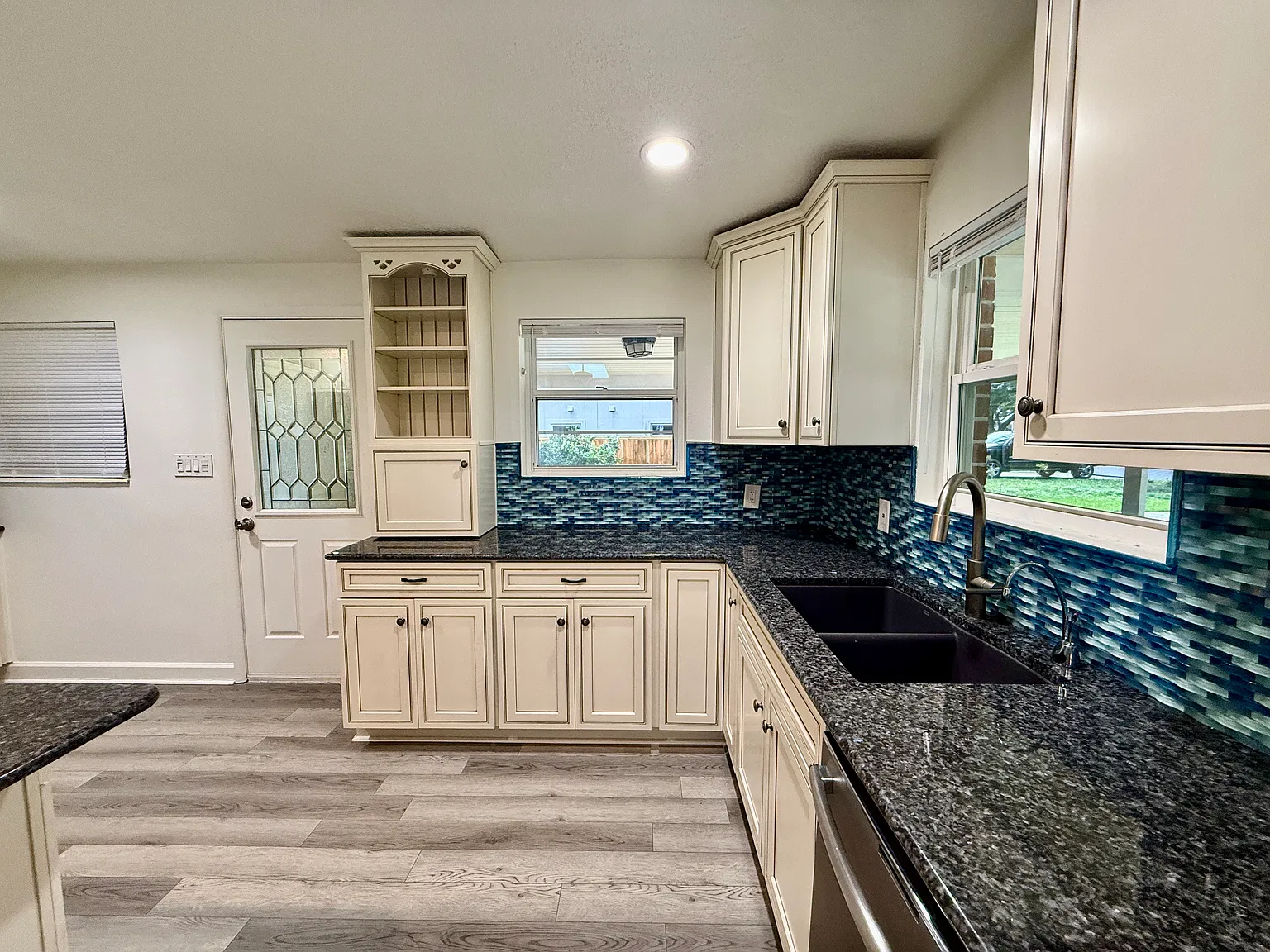 Gulf Breeze Proper Charmer — Photo 1