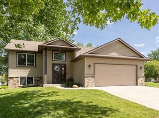 707 Maplebrook Dr NE, Stewartville, MN 55976