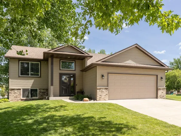 707 Maplebrook Dr NE, Stewartville, MN 55976