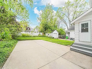 20180 Hillcrest Dr — Photo 3