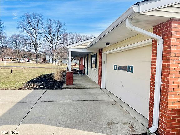 3rd image of 4390 Middle Ridge Rd