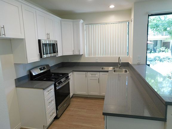 3rd image of 10550 Lakeside Dr N Unit M