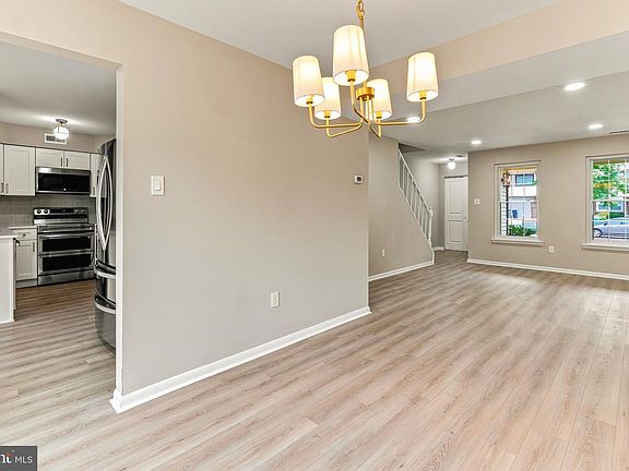 5th image of 305 Shady Ln