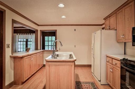 4th image of 130 Marian Dr