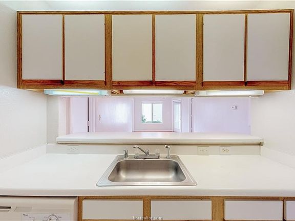 5th image of 529 Southwest Pkwy APT 201