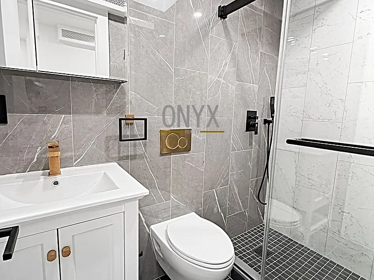 6084 Catalpa Ave #B — Photo 17