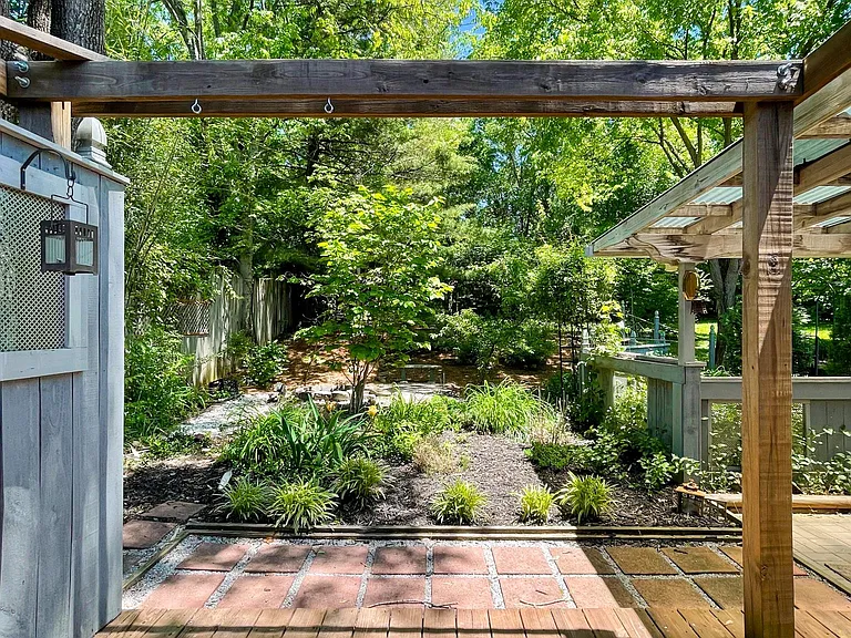 320 Leopole Rd — Photo 27