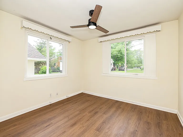132 Burgess Ave — Photo 9