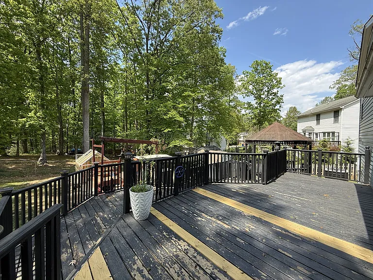 10910 Chesterwood Dr — Photo 30
