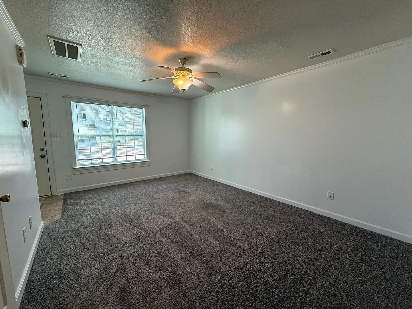 Nice 2 bedroom, 1.5 bath Townhouse — Photo 4