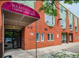 1 Centre St W #204, Richmond Hill, ON L4C 3P3