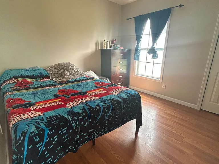 Guest bedroom