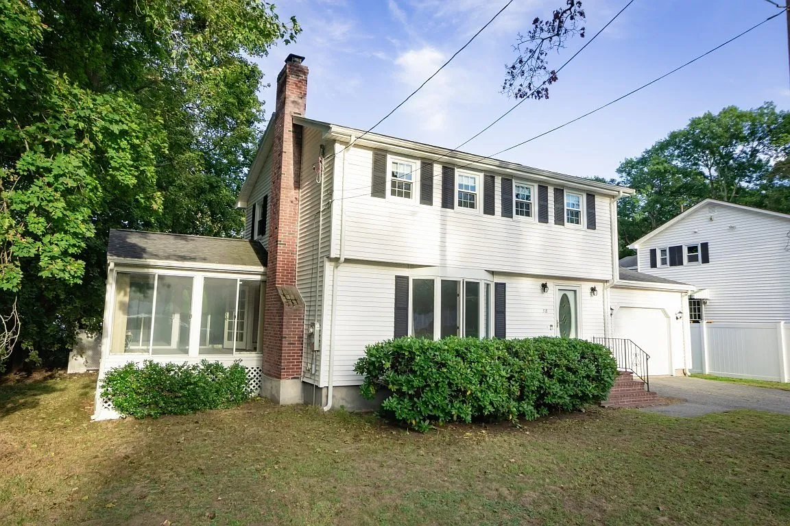 3 bed, 1.5 bath, 1372 sqft, $3,500 — Photo 2