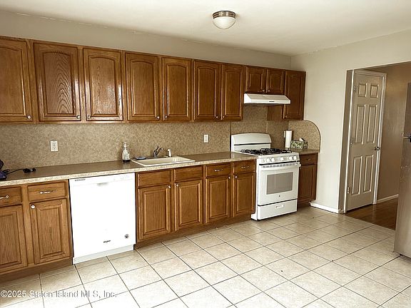 5th image of 58 8th St Floor 1