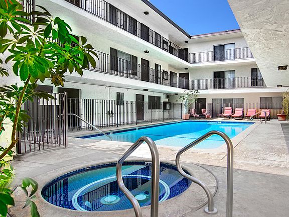 2nd image of 5425 Zelzah Ave APT 3