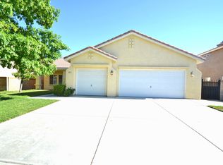 2811 Chaplin Dr, Lancaster, CA 93536