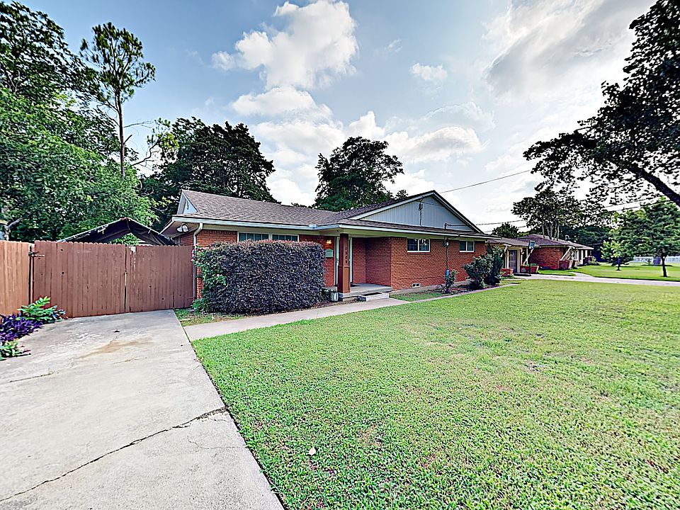 1st image of 2929 Southwood Dr