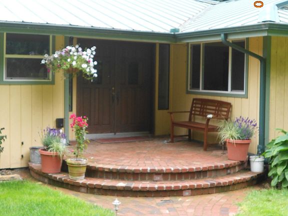 3rd image of 3005 76th Ave NE