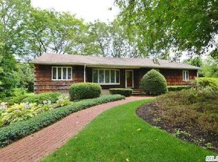 12 Tanager Ln, Northport, NY 11768