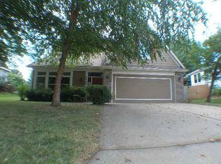 2525 NE Remington Ct, Blue Springs, MO 64014