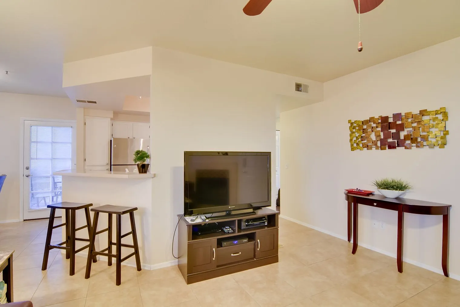 2 bed, 2.0 bath, 1011 sqft, $3,128 — Photo 4