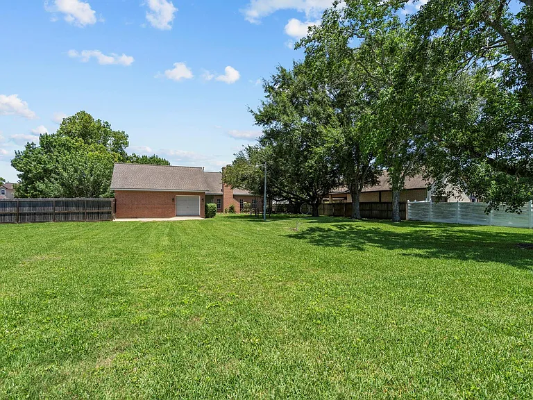 616 Westwood Cir — Photo 41