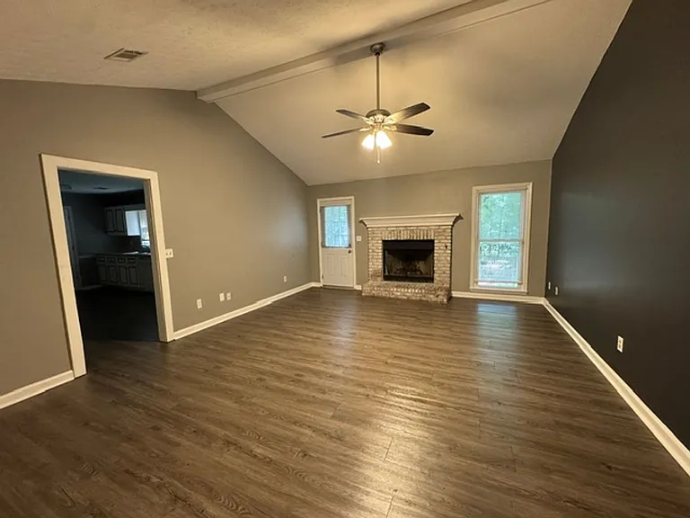 108 Wolverine Ct — Photo 2