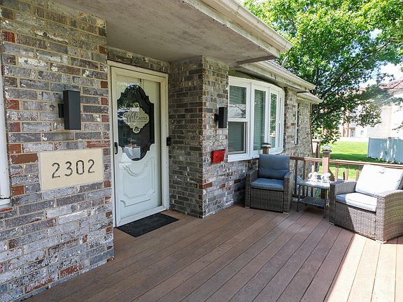 3rd image of 2302 Sunset Lake Dr
