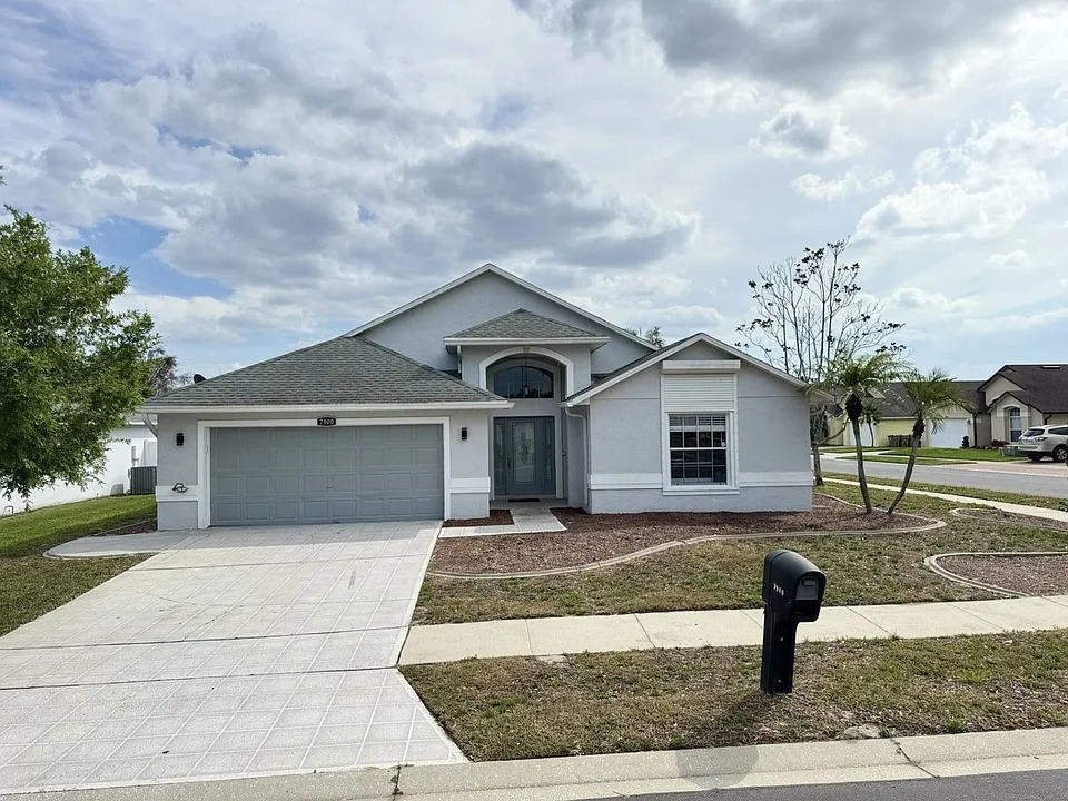 7900 Canary Palm Ct