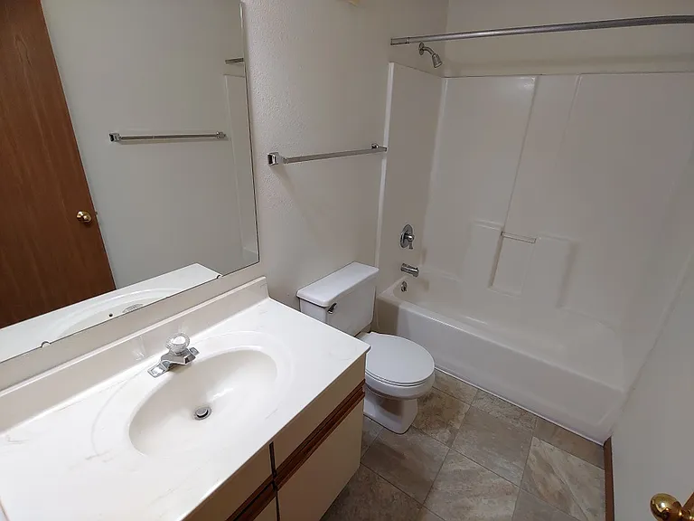Woodfield Apartments — Photo 8