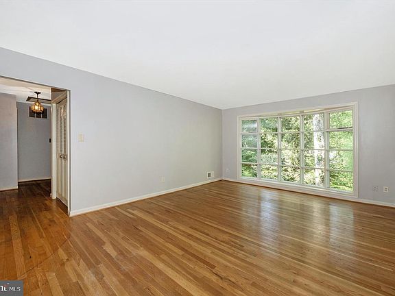 5th image of 632 Goldsborough Dr
