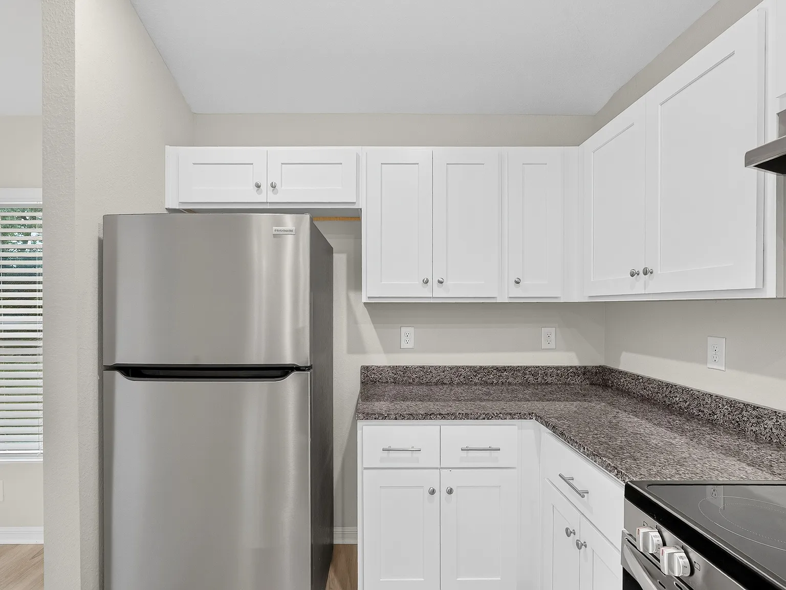2 bed, 1052 sqft, $1,600 — Photo 4