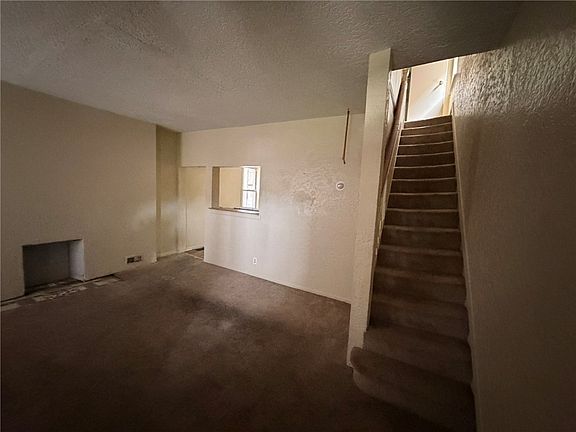 4th image of 310 Arabella St