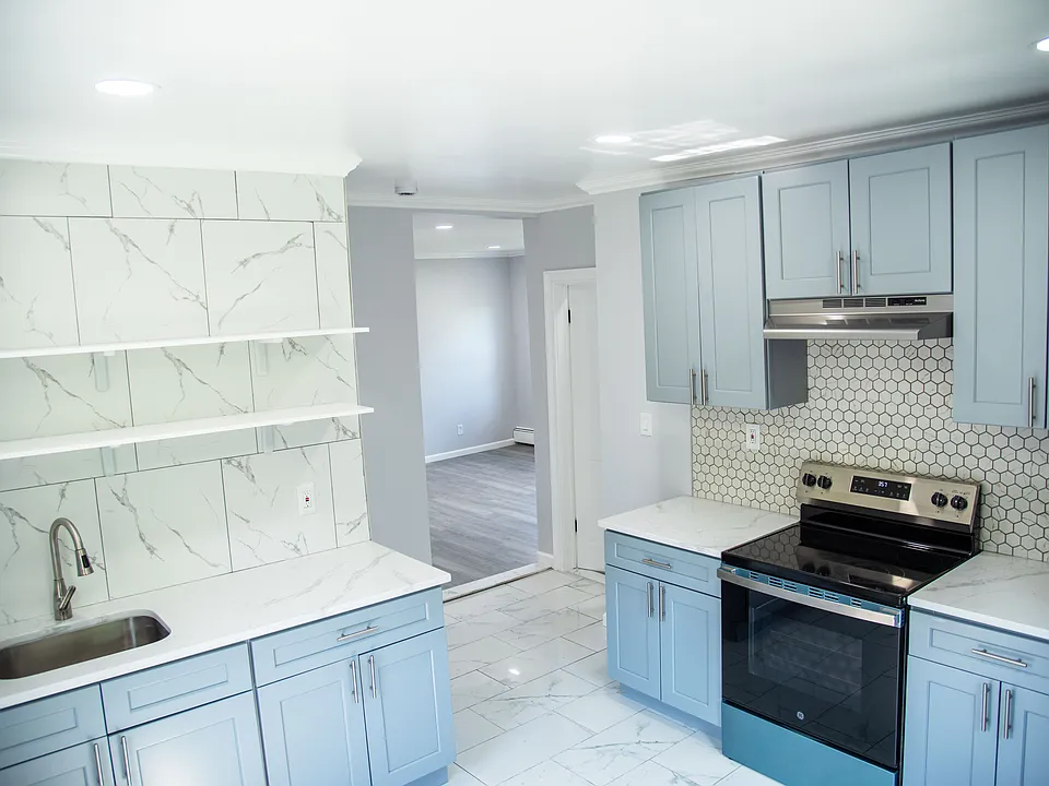 3230 Lexington Ave #13