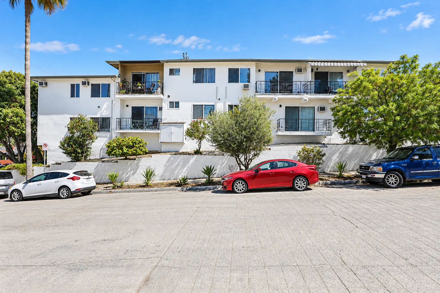 1 bed, $2,145 — Photo 3